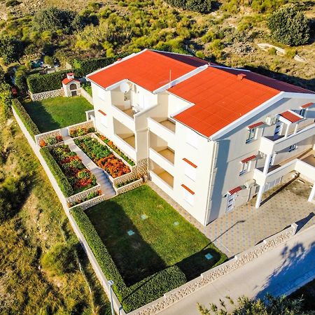 Apartments Basaca Pag Town Bagian luar foto