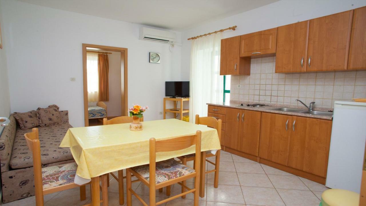 Apartments Basaca Pag Town Bagian luar foto