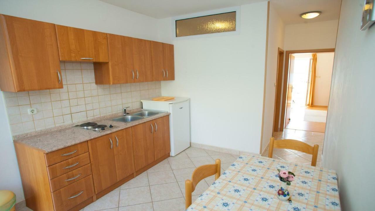 Apartments Basaca Pag Town Bagian luar foto